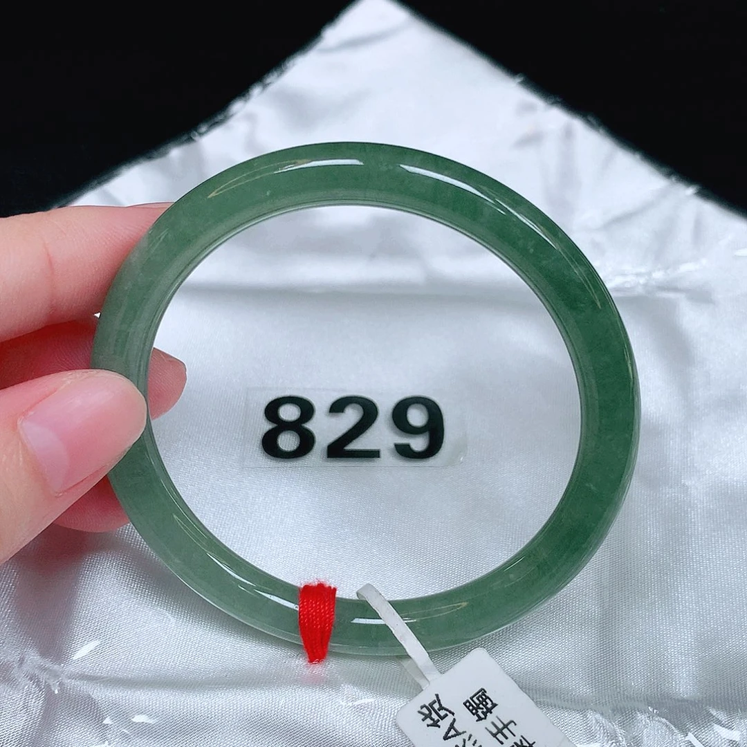 未镶嵌手镯（圆镯）翡翠