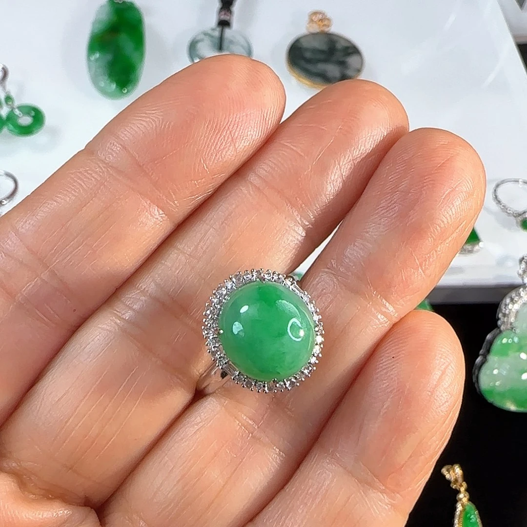 翡翠18K金镶嵌戒指