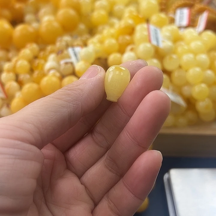 未镶嵌琥珀珠宝奇石