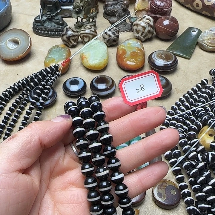 用***8玛瑙/玉髓未镶嵌珠宝半成品28