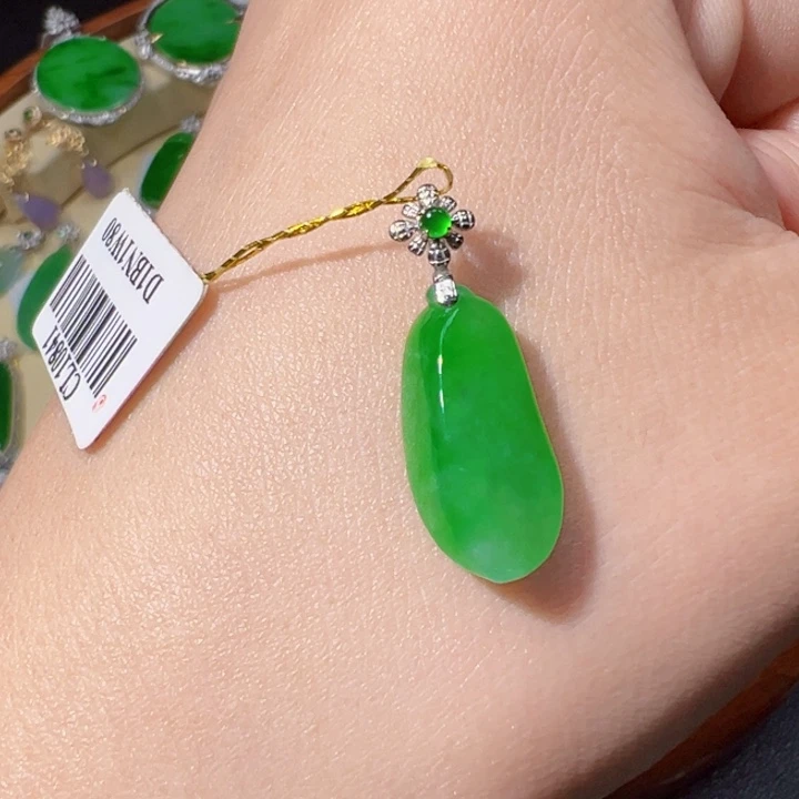 翡翠颈饰18K金镶嵌翡翠