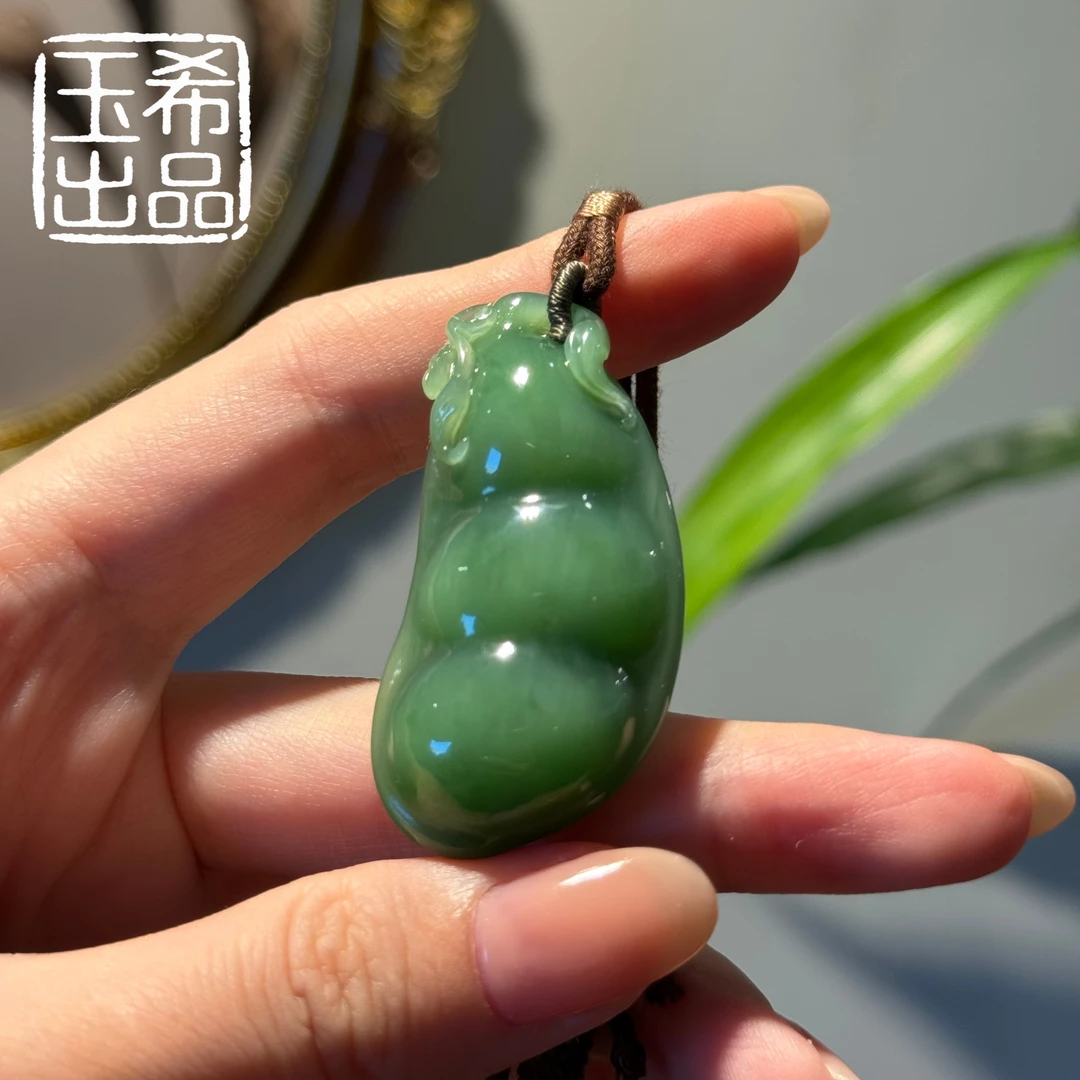 珍藏级 和田玉 俄料 粉青猫 福豆吊坠 48*24*14  Y599