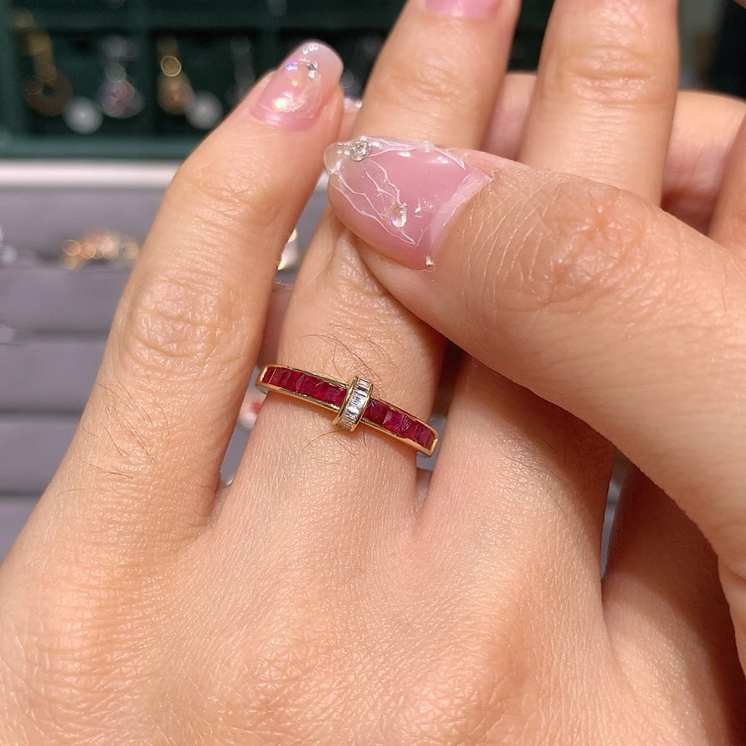 红宝石戒指18K金镶嵌