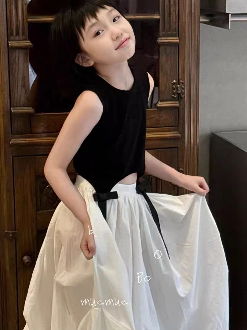 2025夏季新款女童韩版黑色无袖设计款背心+白色褶皱立体感轻奢风
