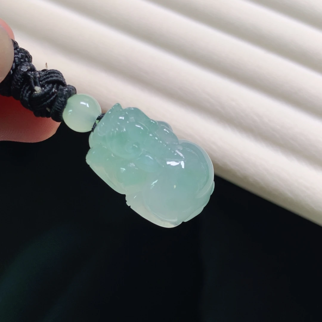 翡翠颈饰未镶嵌貔貅