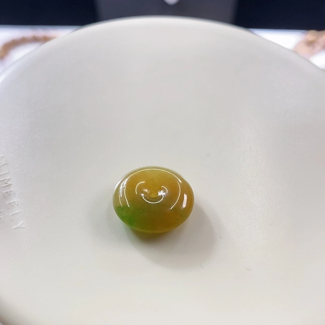 散珠翡翠黄加绿肉扣