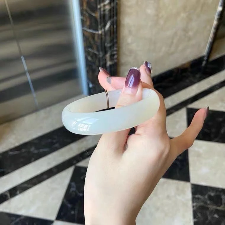 精品白玉晴水色手镯多样款式石英岩玉