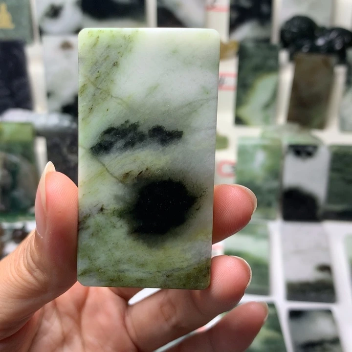 独山玉未镶嵌颈饰