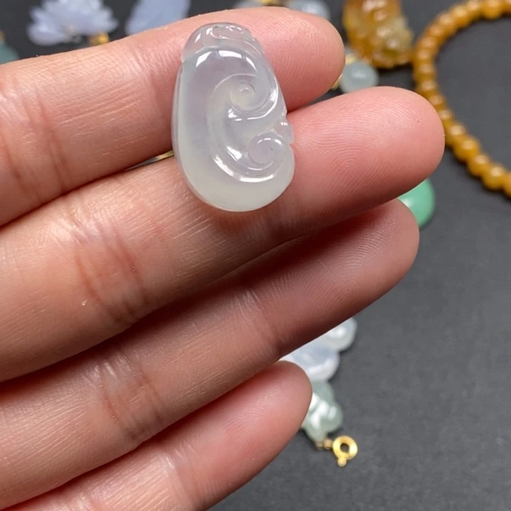 翡翠未镶嵌颈饰翡翠首饰