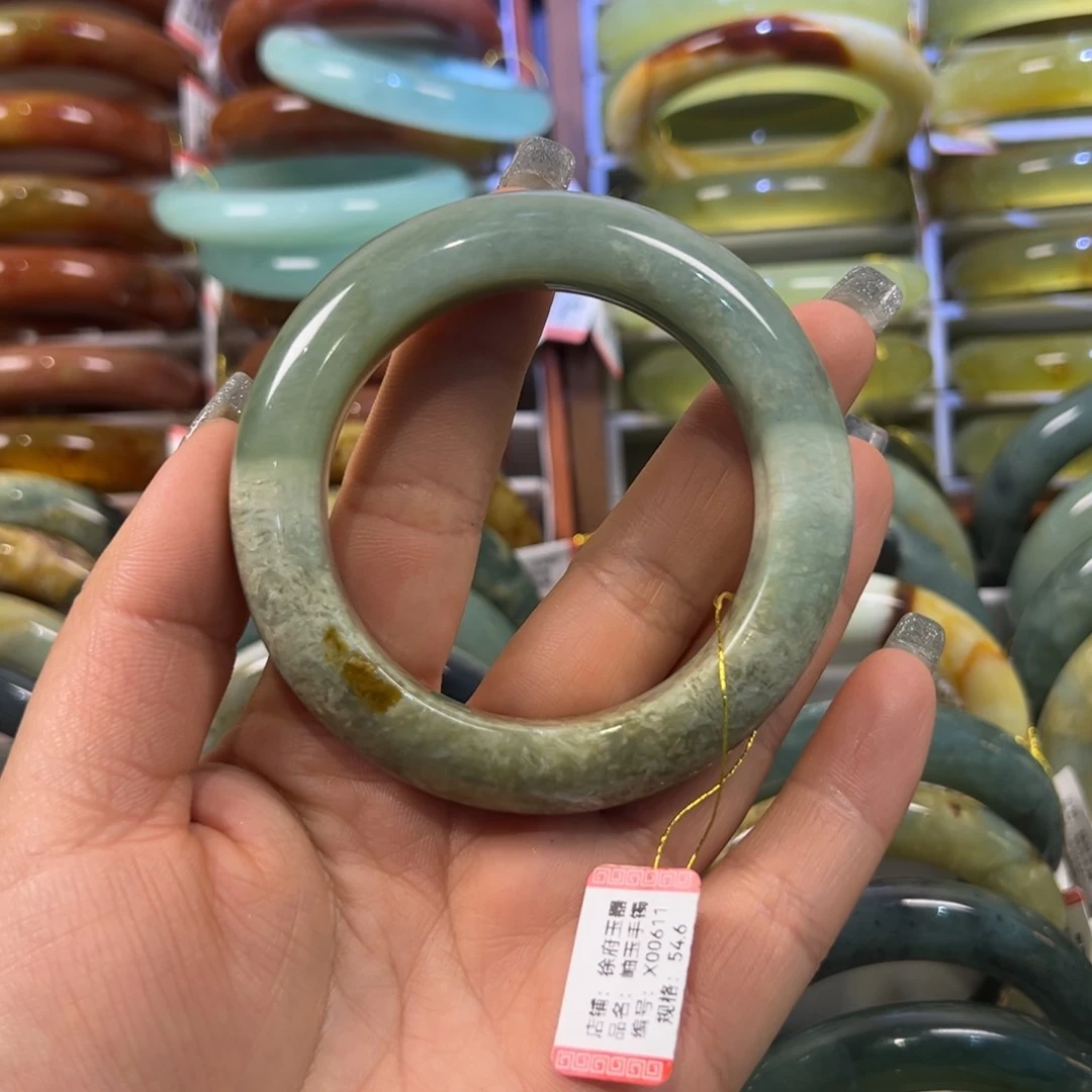 蛇纹石玉未镶嵌手镯阳**霄