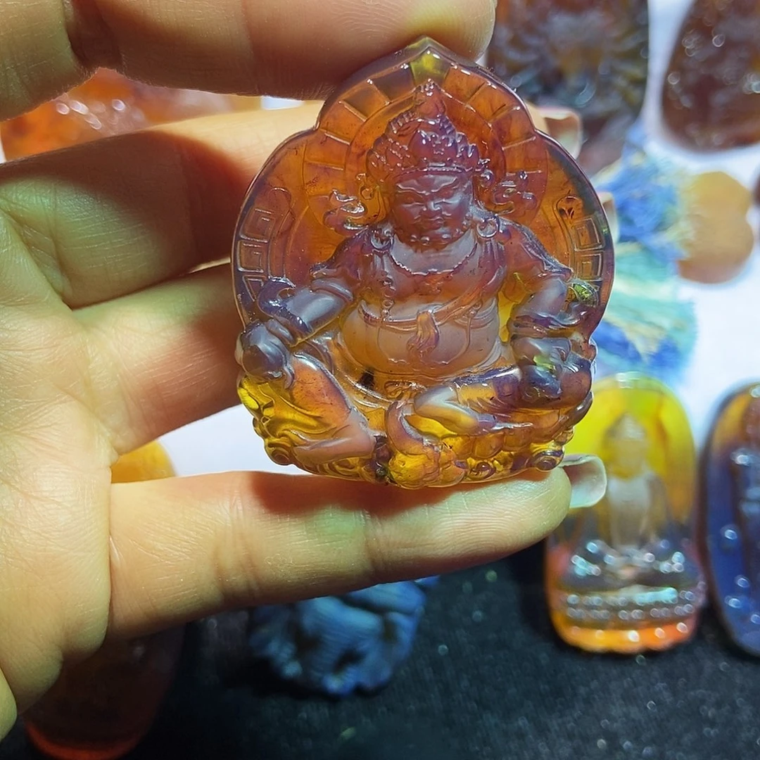 琥珀颈饰未镶嵌黄财神