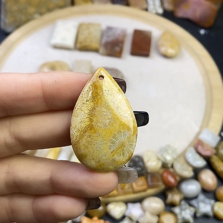 硅化玉未镶嵌颈饰35