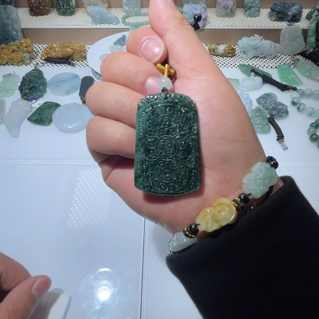 翡翠颈饰未镶嵌天然