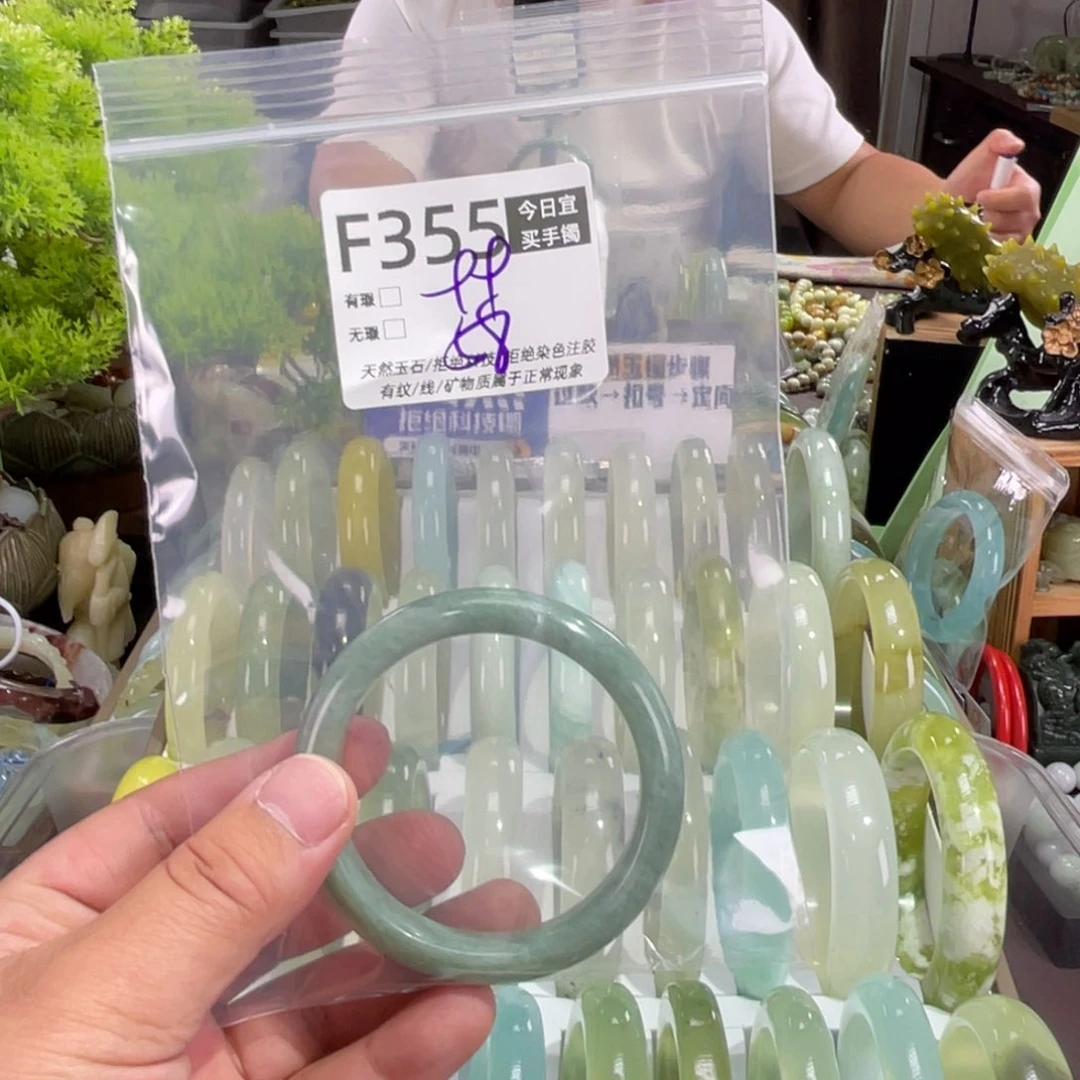 会***罐蛇纹石玉未镶嵌手镯