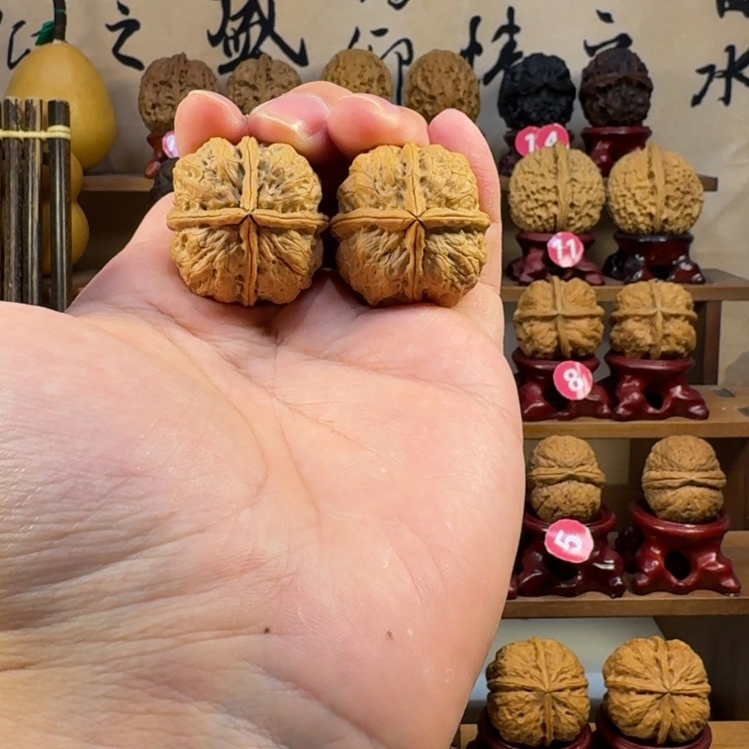 铁核桃把件龙脊四方