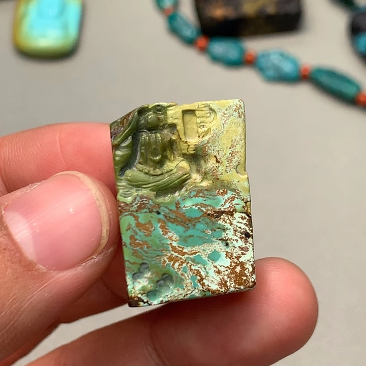 绿松石未镶嵌颈饰