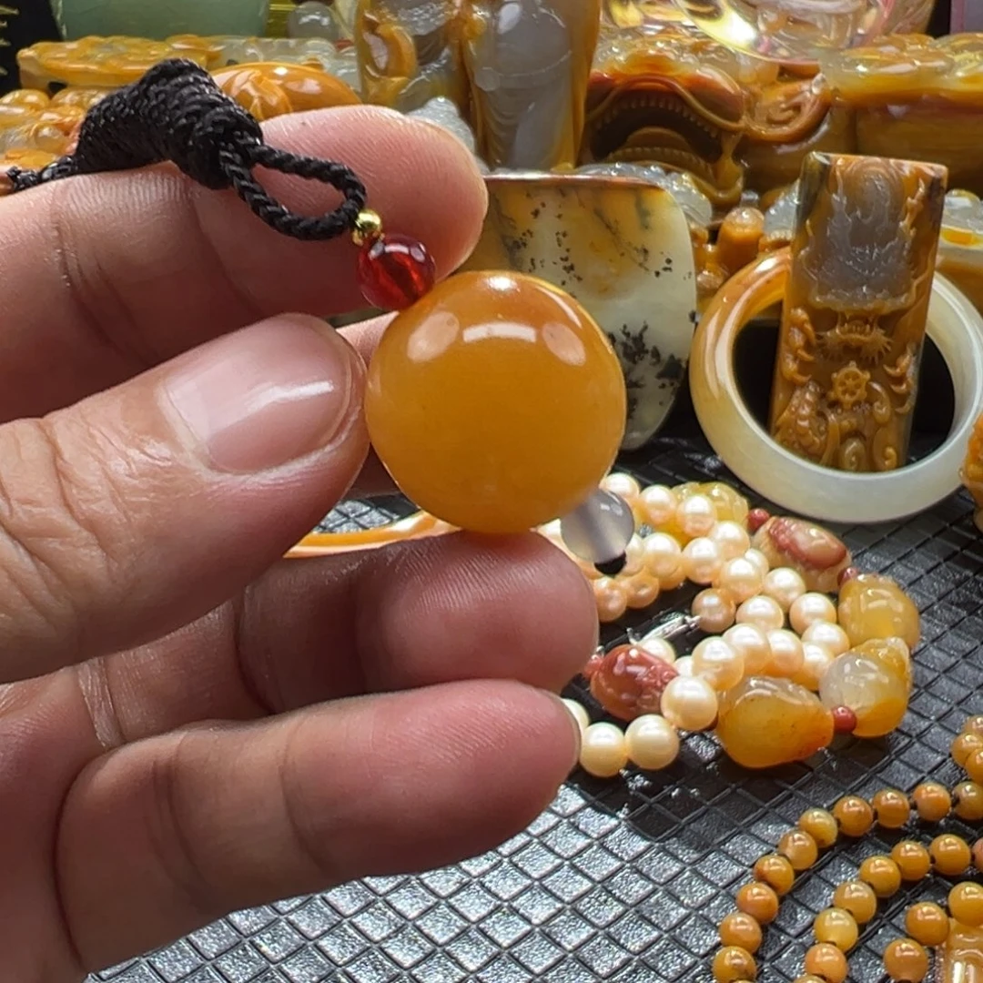 颈饰未镶嵌石英质玉