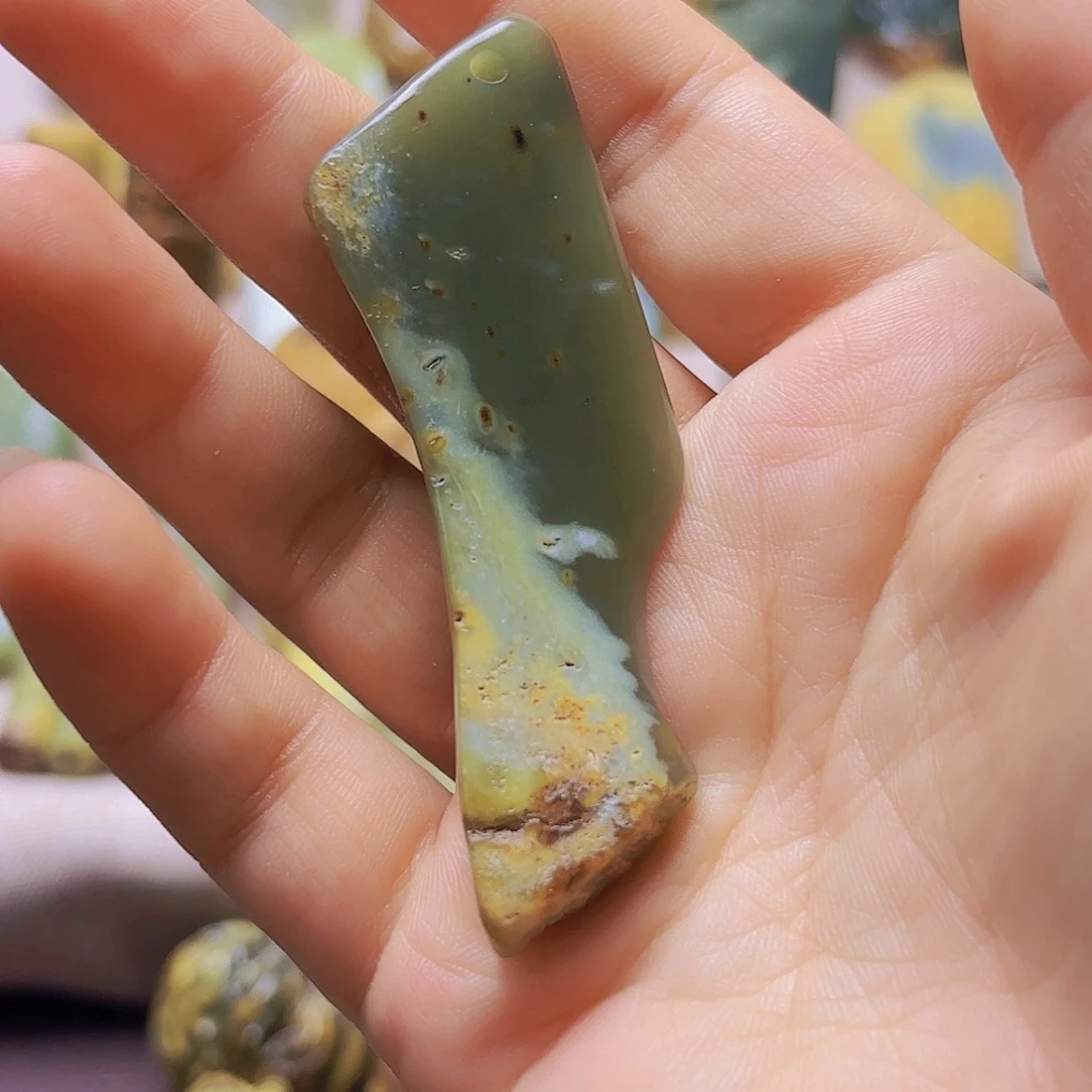 岫岩河磨玉（透闪石质玉）未镶嵌颈饰