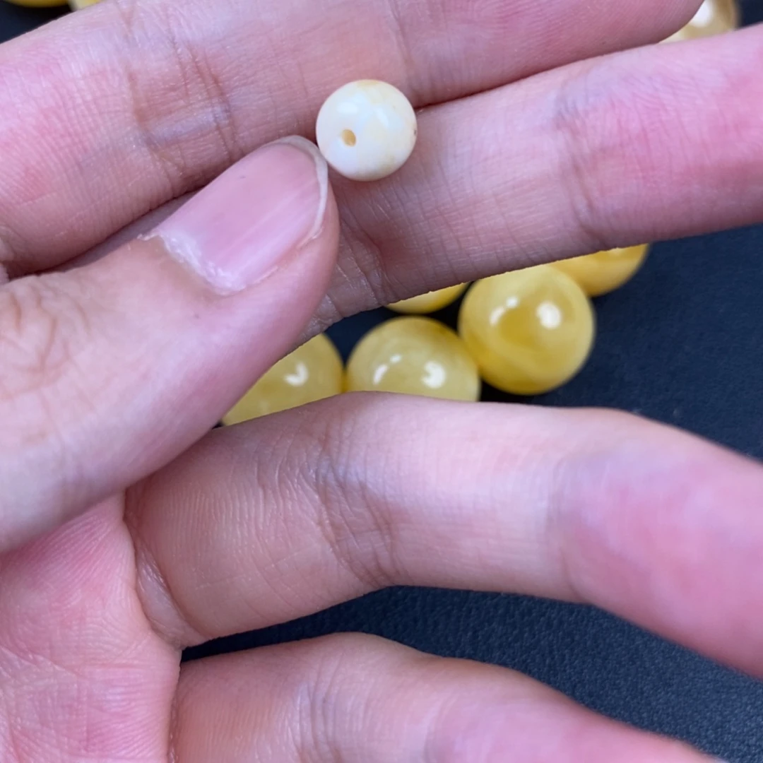 未镶嵌琥珀裸石70