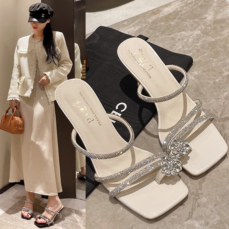 2025夏新款水晶粗跟拖鞋女外穿时尚中跟水钻蝴蝶结仙女风凉拖女鞋