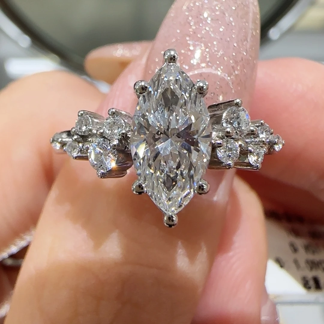 铂Pt950镶嵌实验室培育钻石繁星马眼1卡igi双证