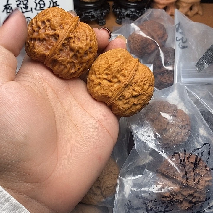 文玩核桃把件  73号46mm