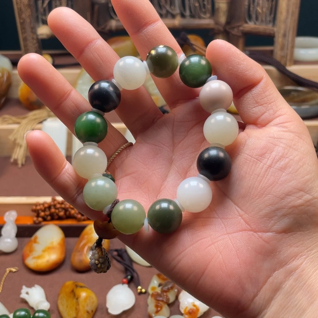 奔***子和田玉未镶嵌挂件