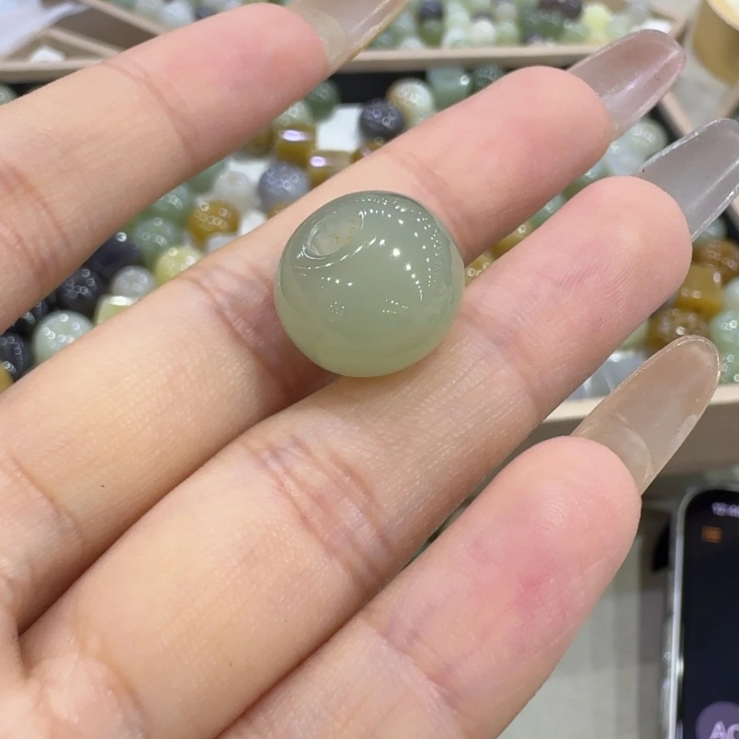 和田玉手镯未镶嵌炸****‘