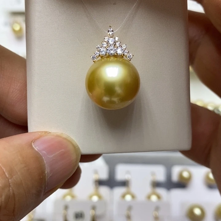 18K金镶嵌海水珍珠金珠吊坠