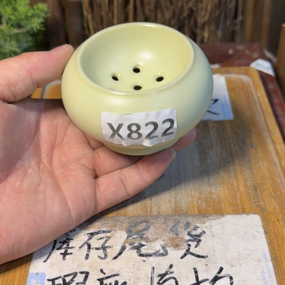 微瑕疵介意勿拍陶瓷器皿H714