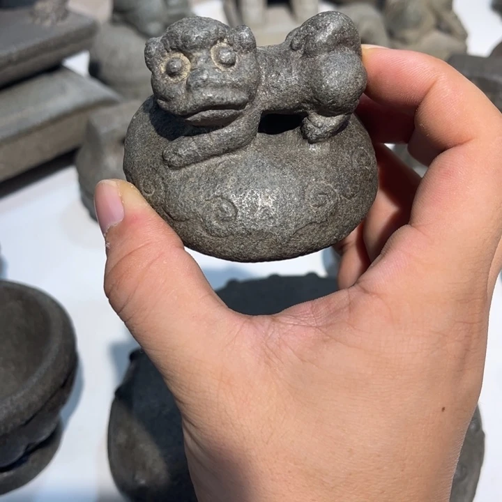嘿***弟石材青石绿豆青狮子权