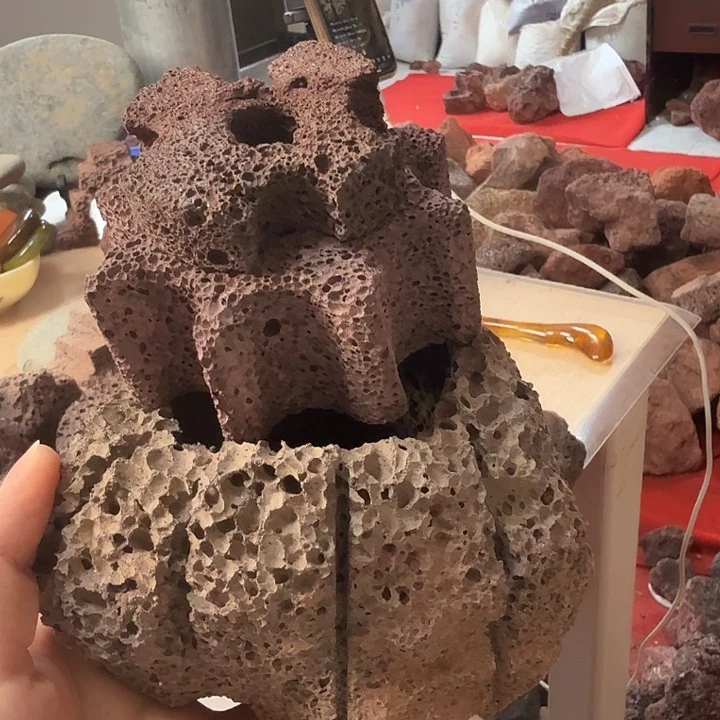 火山石花盆1个，四叶草1个，齿轮1个