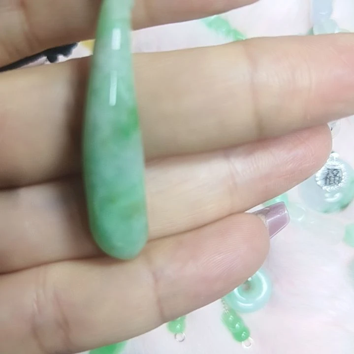 翡翠未镶嵌颈饰吊坠