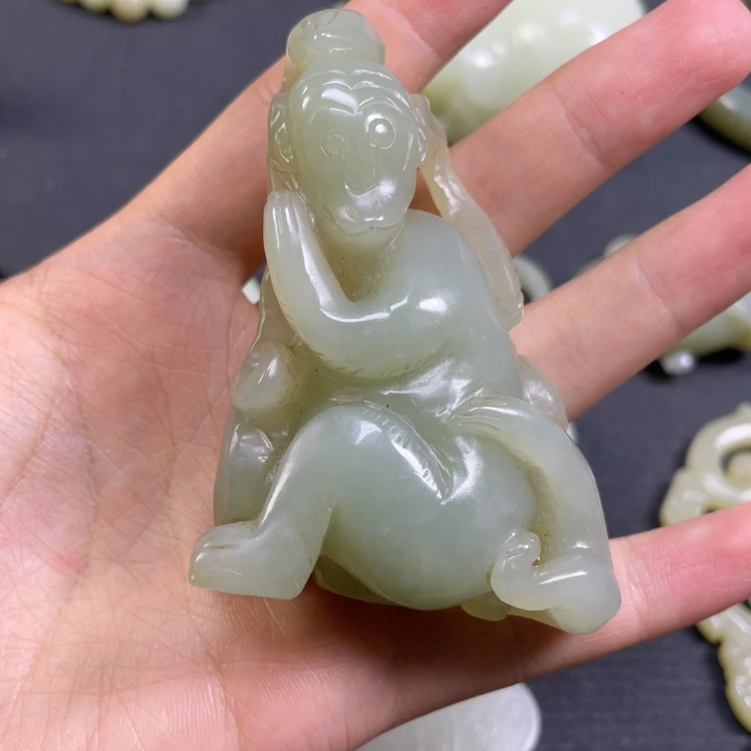 月***。颈饰未镶嵌和田玉