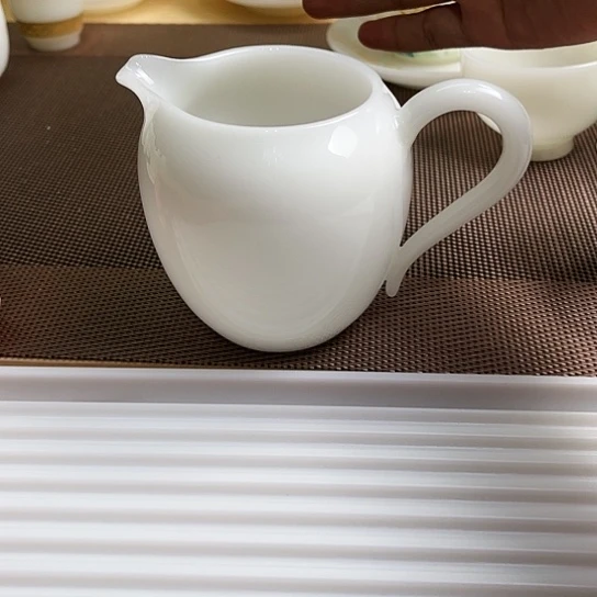瓷片璞玉瓷把手公道杯220cc