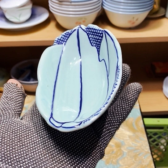 瓷片鑫年快乐。万事如意