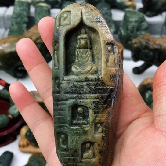 未镶嵌岫岩河磨玉（透闪石质玉）把件