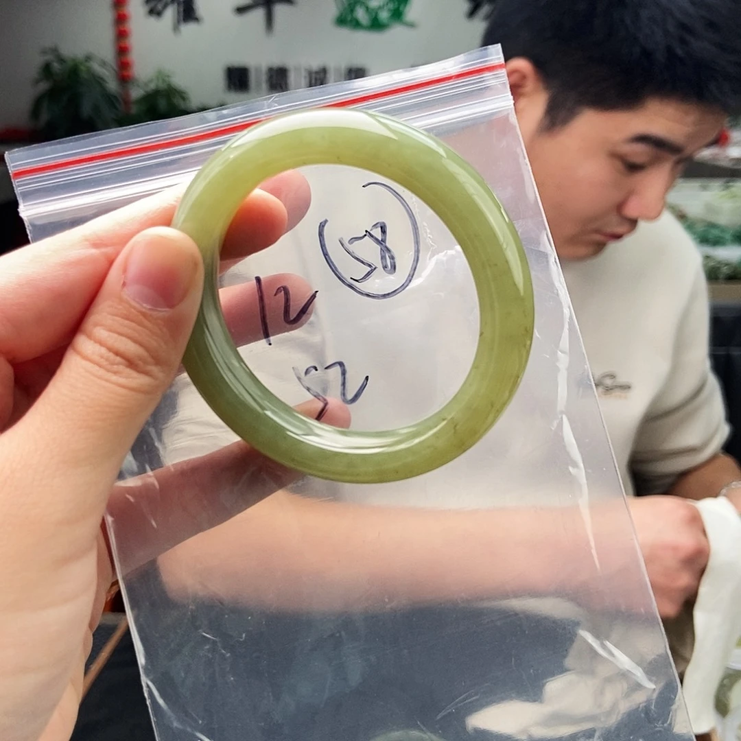 和田玉未镶嵌手镯拍一发一