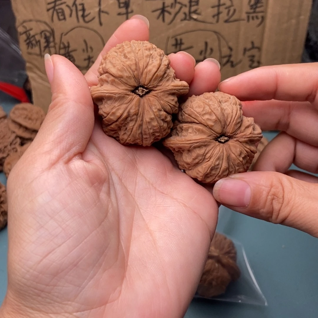 猪***耙吊坠文玩核桃血麒麟69