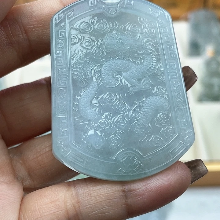 翡翠未镶嵌颈饰Õ天然翡翠A货龙牌