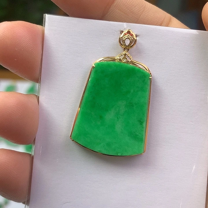 翡翠18K金镶嵌颈饰翡翠首饰
