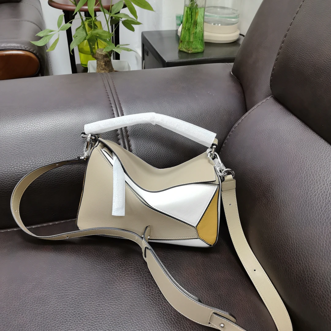 几何拼接枕头包女新款休闲单肩手提包简约百搭小众设计拼色女包