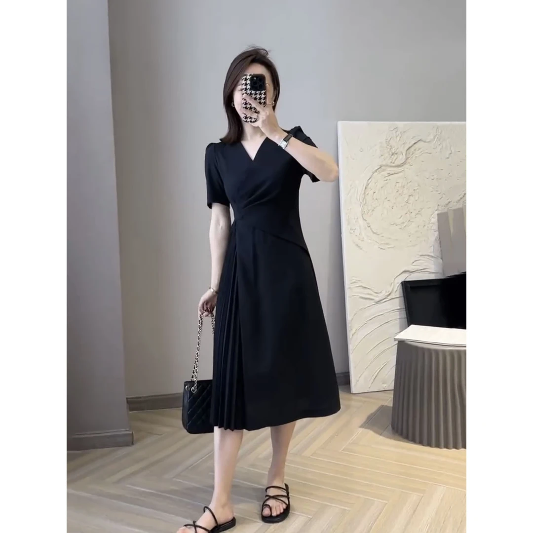 V领斜肩夏季短袖褶皱连衣裙小众温柔法式复古白色收腰显瘦裙子潮