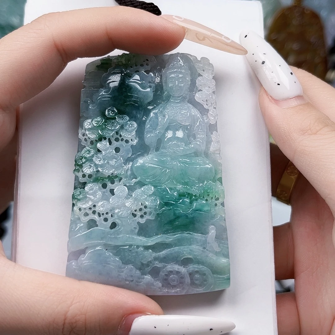 三***选翡翠未镶嵌颈饰翡翠