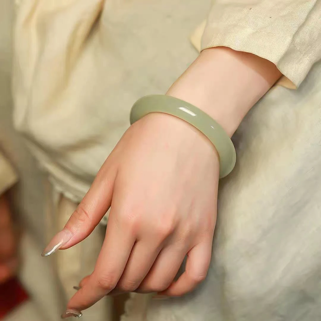 晴水色正圈手镯天然正品和田玉质地细腻女士款经典复古大气赠证书