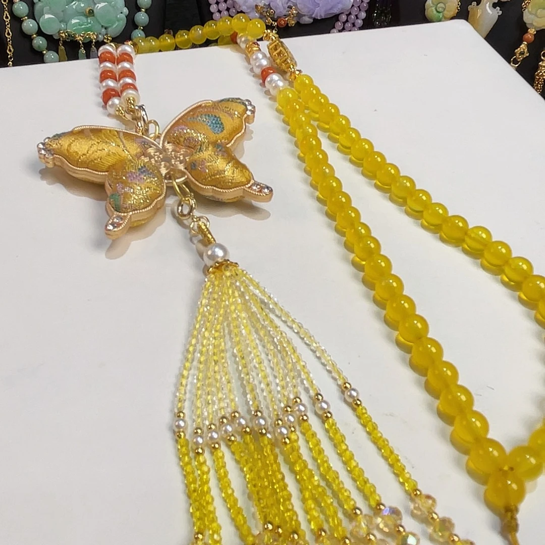 翡翠未镶嵌项链蝴蝶