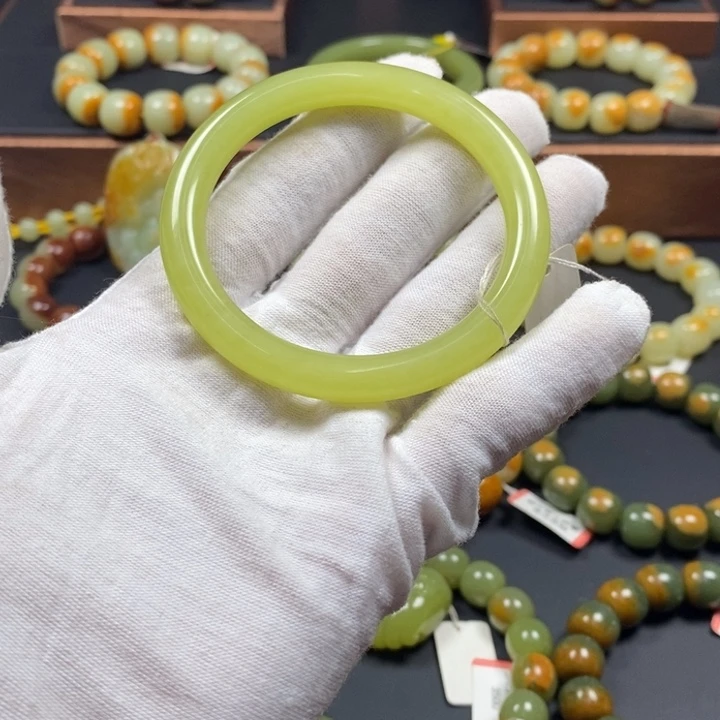 云***~透闪石质玉未镶嵌手镯