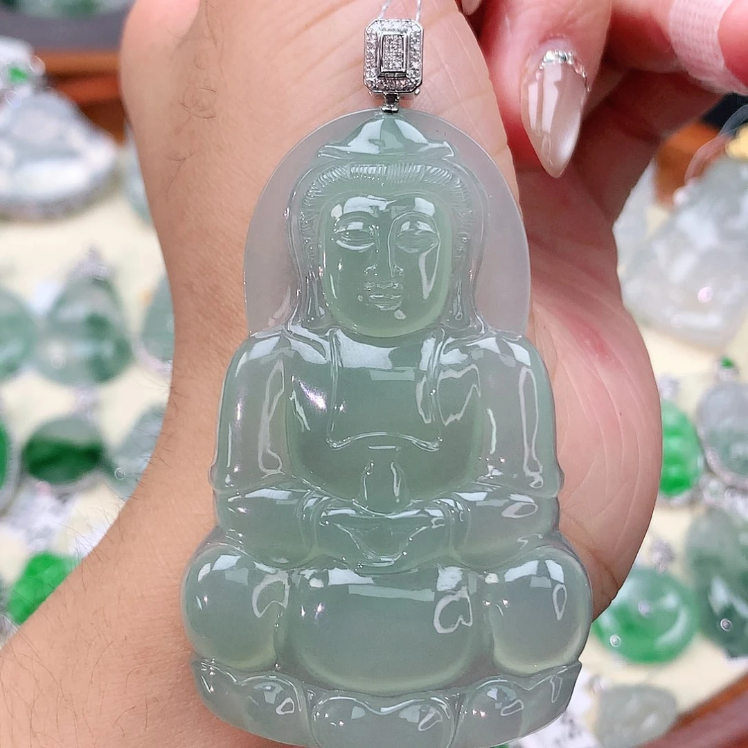 颈饰18K金镶嵌翡翠观音