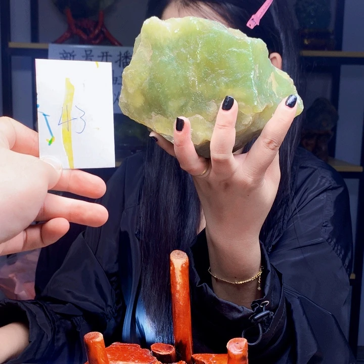 未镶嵌蛇纹石玉1岫玉