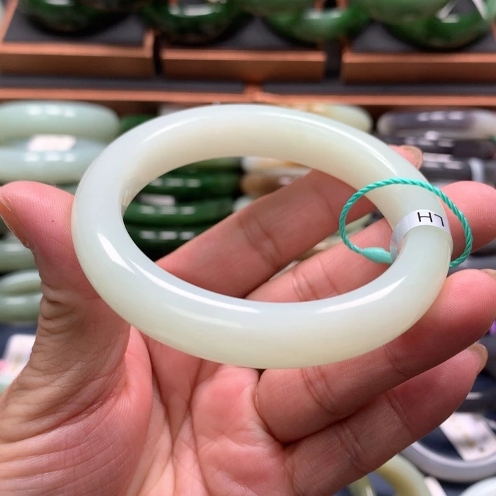 【闪购商品】未镶嵌手镯和田玉